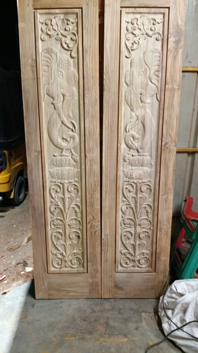 Pillar wood carving work 2